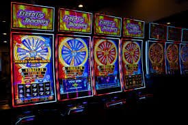 qq22000 အွန်လိုင်း ကတ်ဂိမ်းများ Poker Baccarat ကစားနေသောမြင်ကွင်း